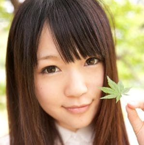 南梨央奈