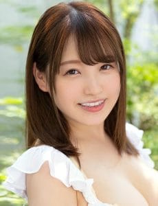 小春ももこ